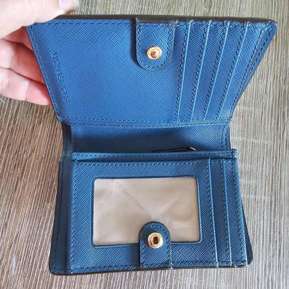 Michael Kors Small Saffiano Leather Wallet Cornflower Blue EUC - Picture 5 of 8